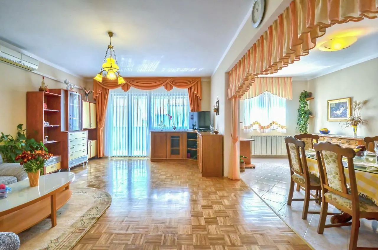 Apartment Pecirep Pula