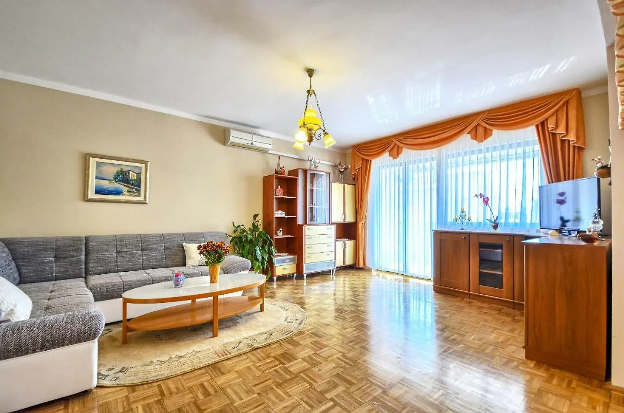 Apartment Pecirep Pula