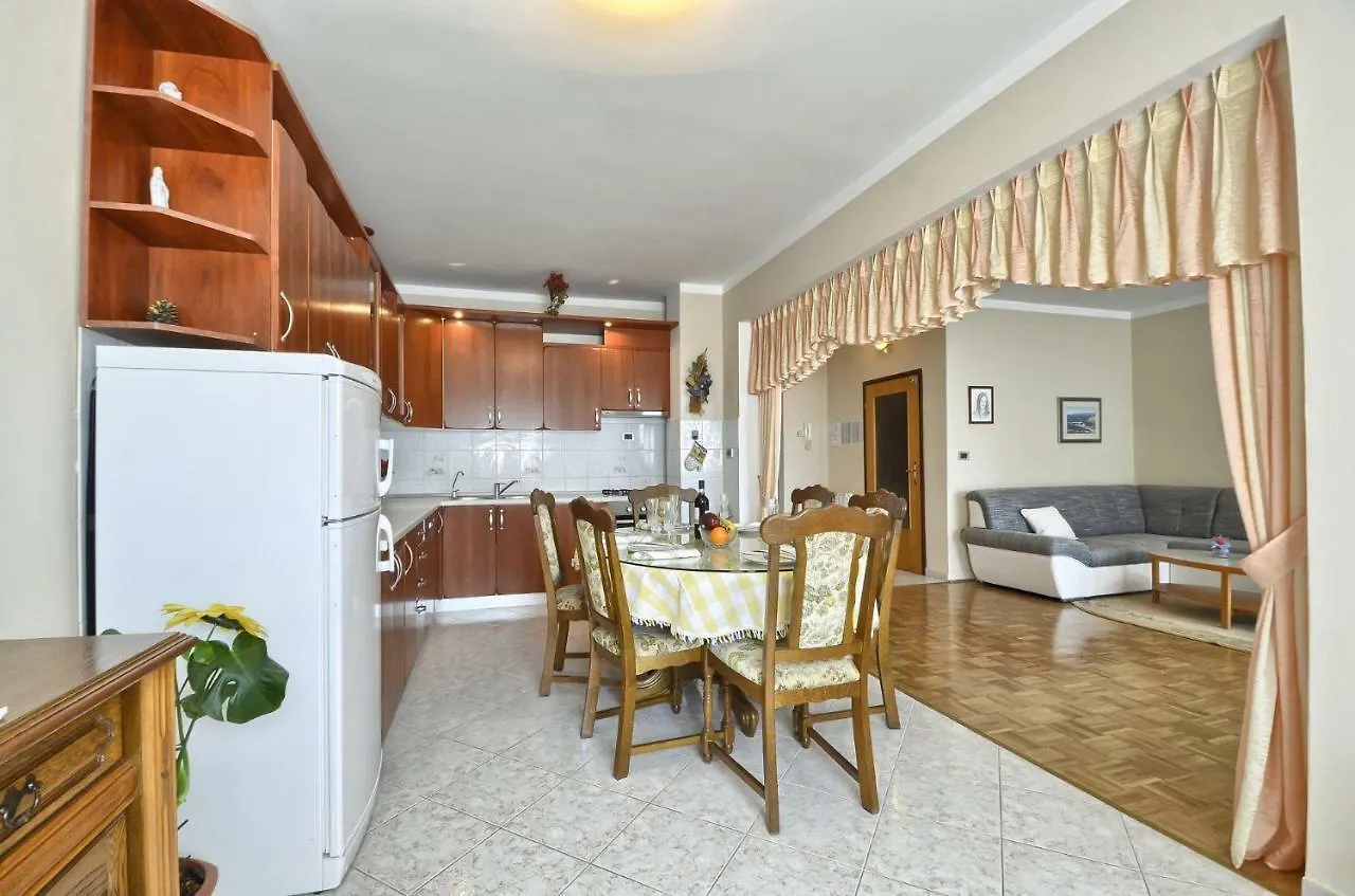 Apartment Pecirep Pula