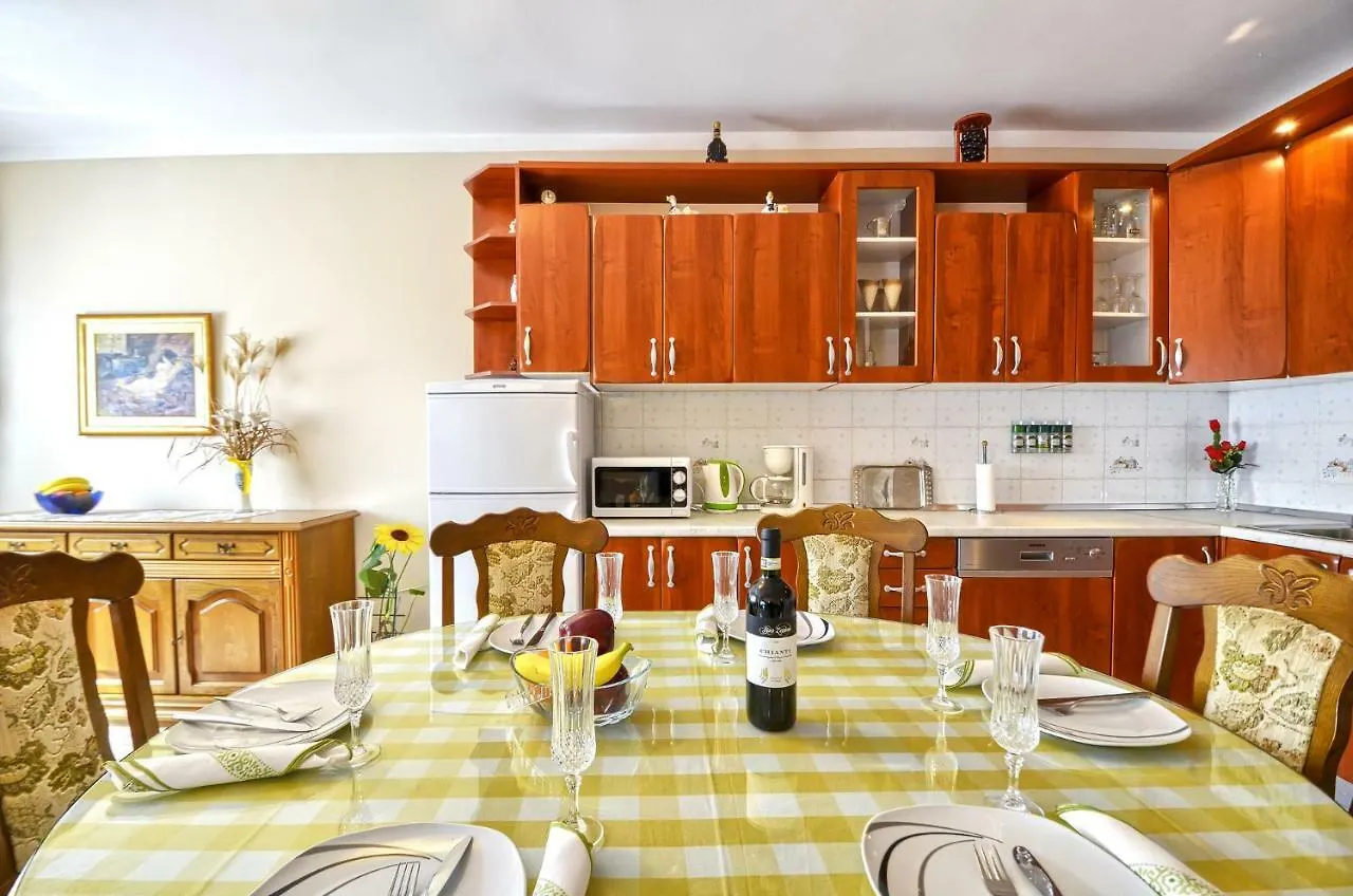 Apartment Pecirep Pula