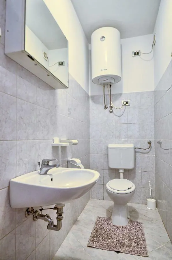 Apartment Pecirep Pula 0*,